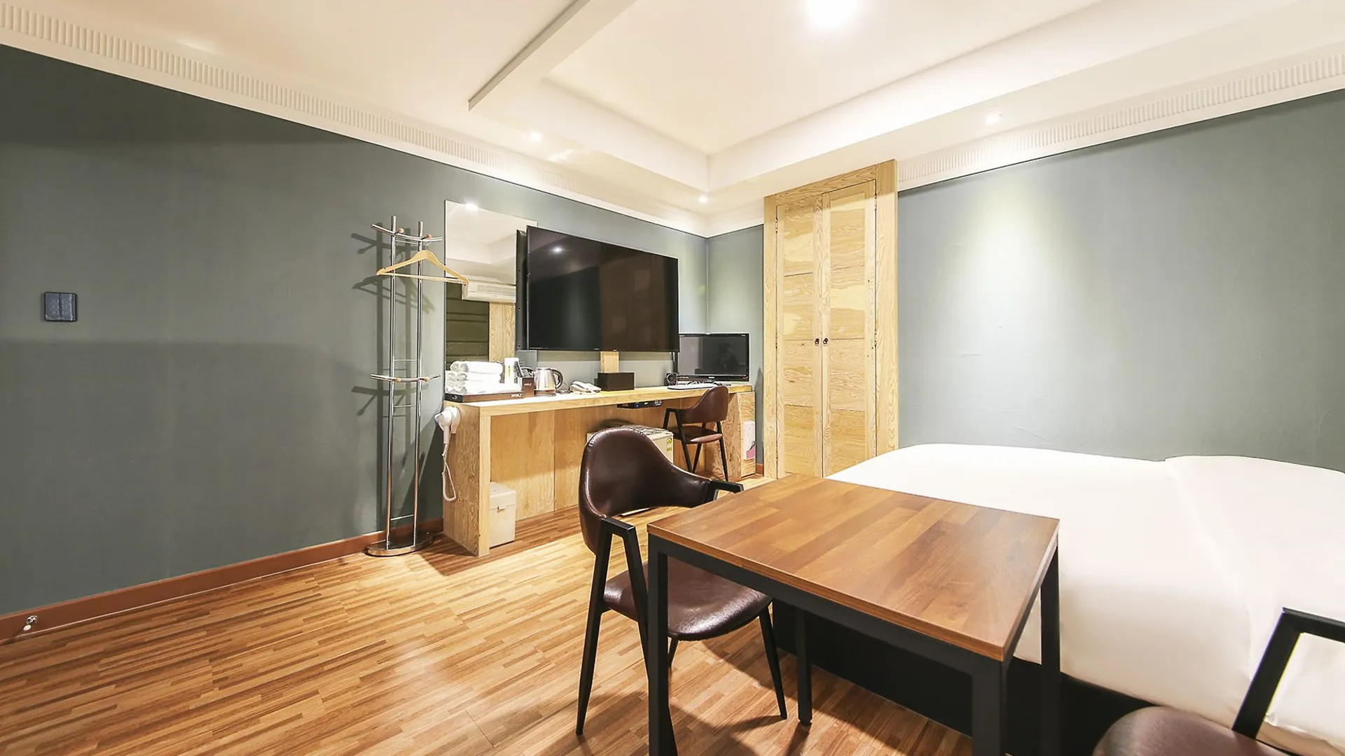 **  Hotel 7 Incheon South Korea
