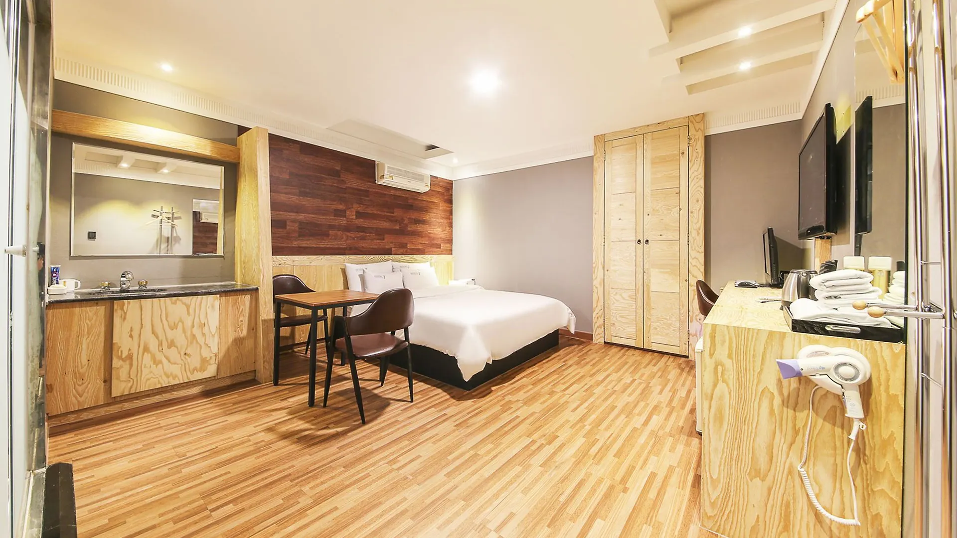 Hotel 7 Incheon