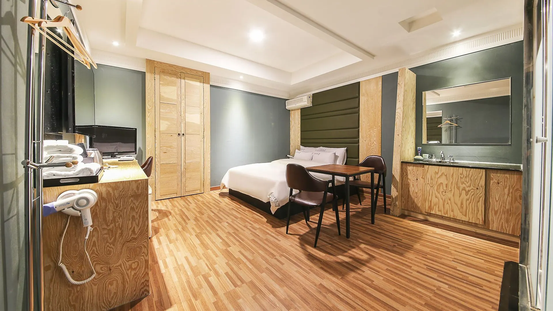 Hotel 7 Incheon
